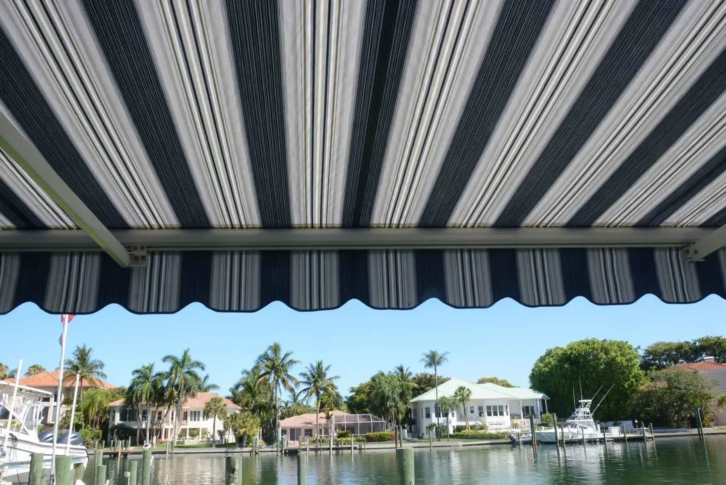 Outdoor Kitchen Retractable Awnings